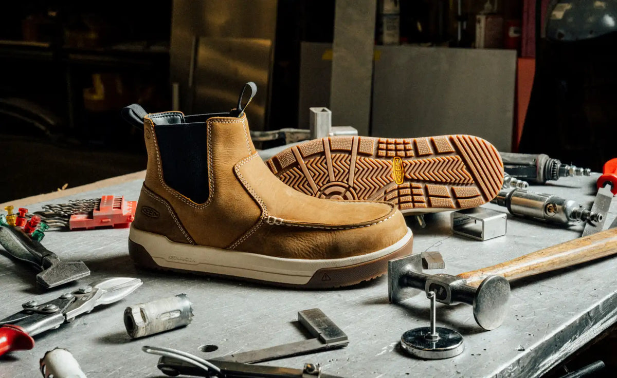 Men's Gibson Chelsea Work Boot (Carbon Toe)